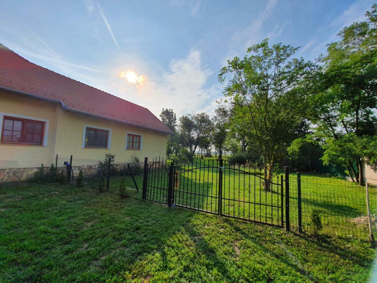 Ferienwohnung Landhaus Steirerengel - Ferien&Jagd Lócs Exterior foto