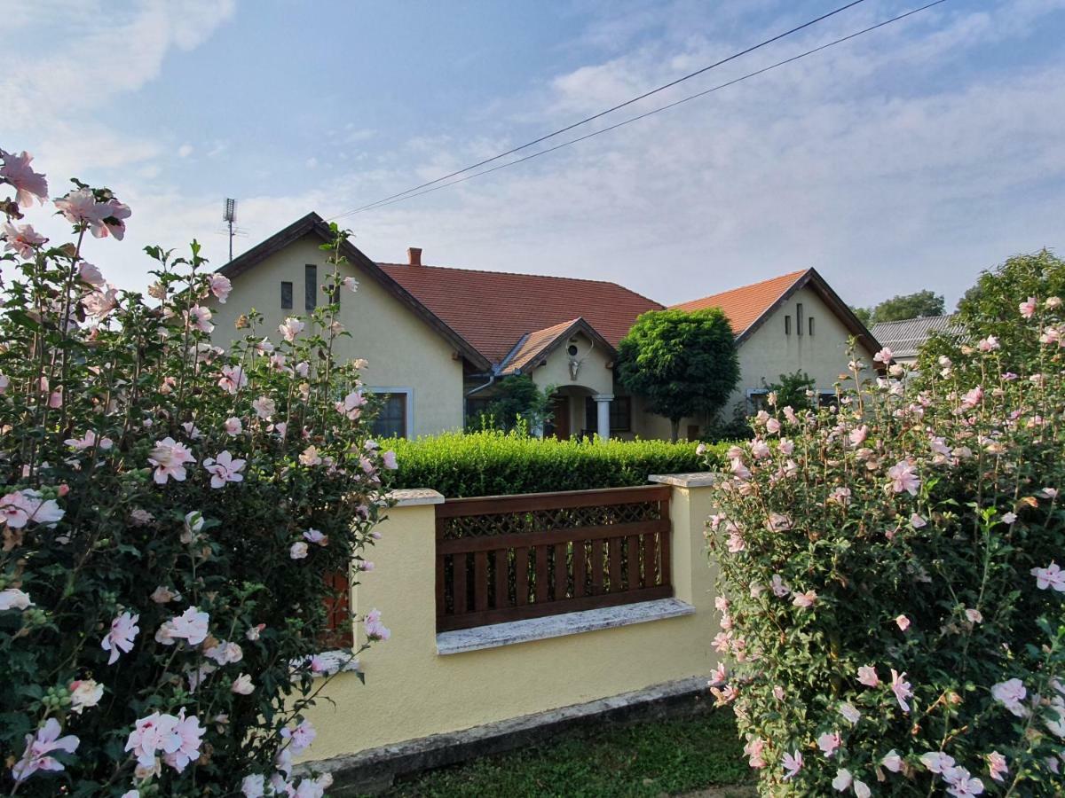 Ferienwohnung Landhaus Steirerengel - Ferien&Jagd Lócs Exterior foto